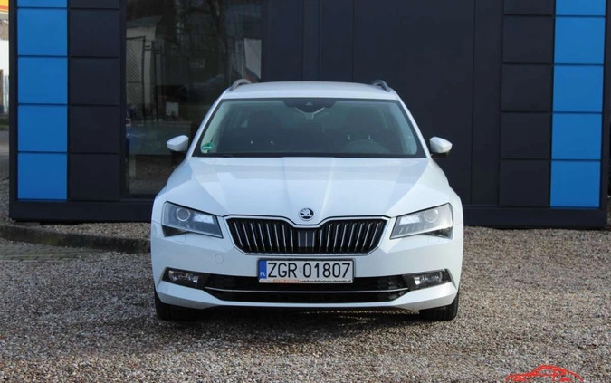 Skoda Superb cena 73900 przebieg: 140627, rok produkcji 2018 z Zaklików małe 379